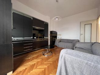 3 LOCALI - VIA PREVIATI - Milano, Lombardia