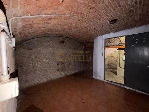 Cantina/Deposito - Via L. Palazzi - Milano, Lombardia