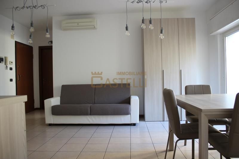 2 Locali - Via Stadera