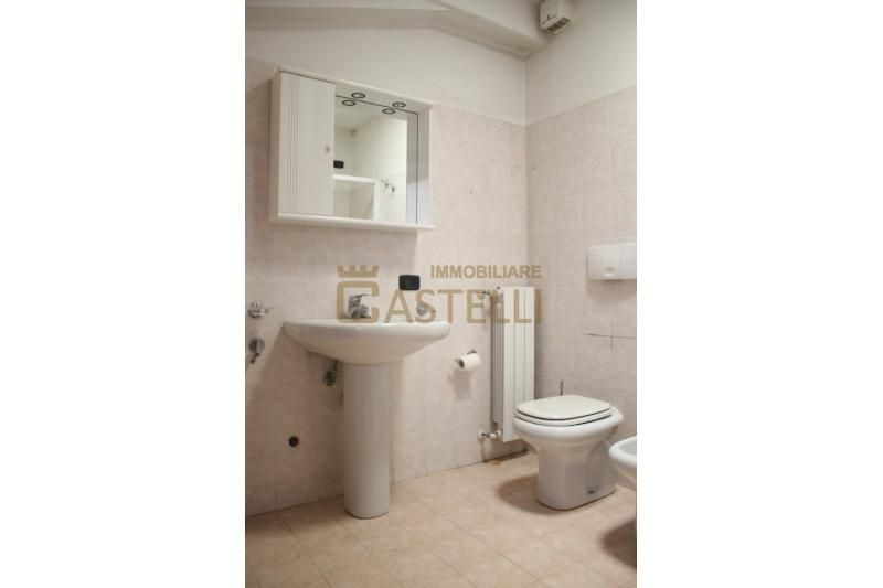 2 Locali - Via Stadera