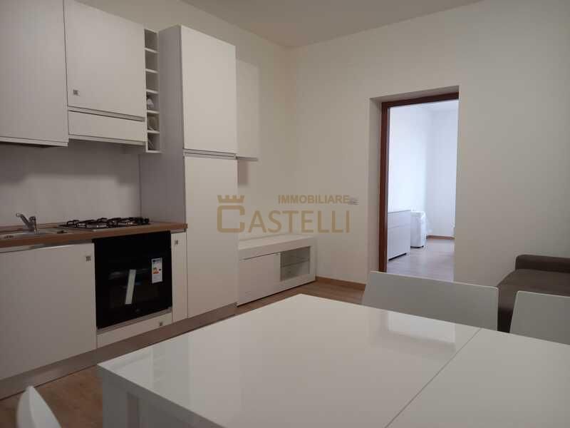 2 Locali - Via Vittadini