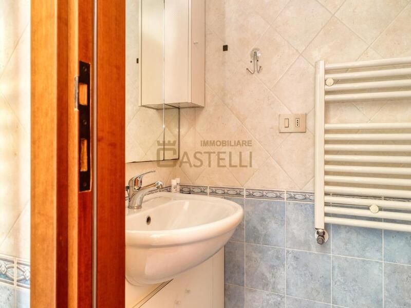 2 Locali - via Giulio Romano