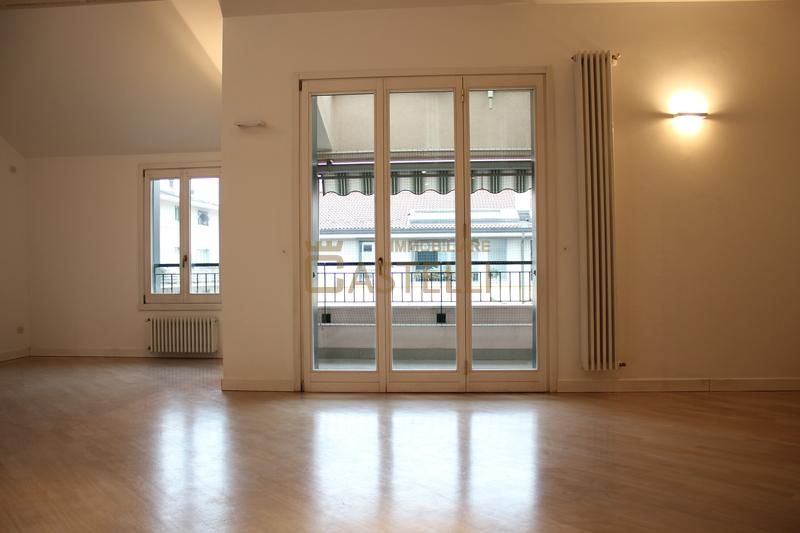 3 Locali - via Altaguardia 