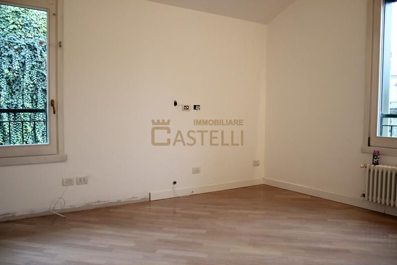 3 Locali - via Altaguardia 