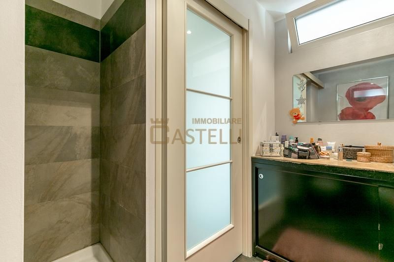 2 Locali - via Altaguardia 