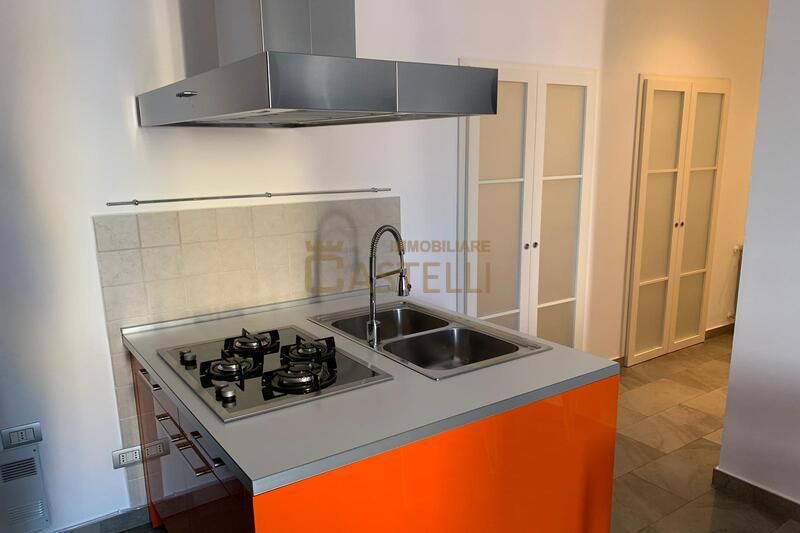 2 Locali - via Altaguardia 