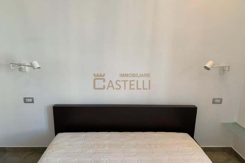 2 Locali - via Altaguardia 