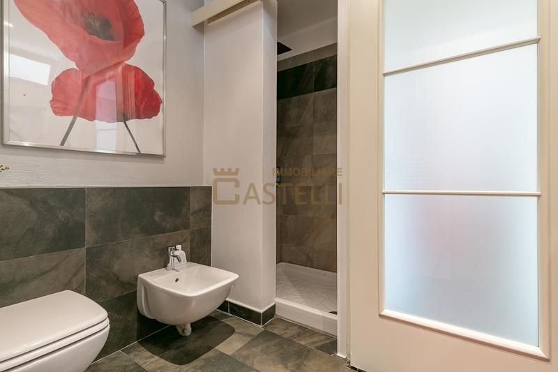 2 Locali - via Altaguardia 