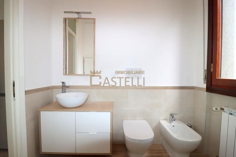 2 Locali - Piazza Erculea