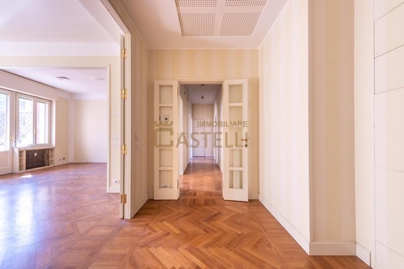 5 locali - Viale Caldara