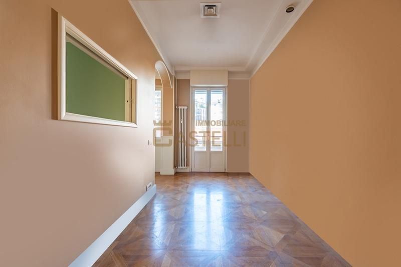 5 locali - Viale Caldara