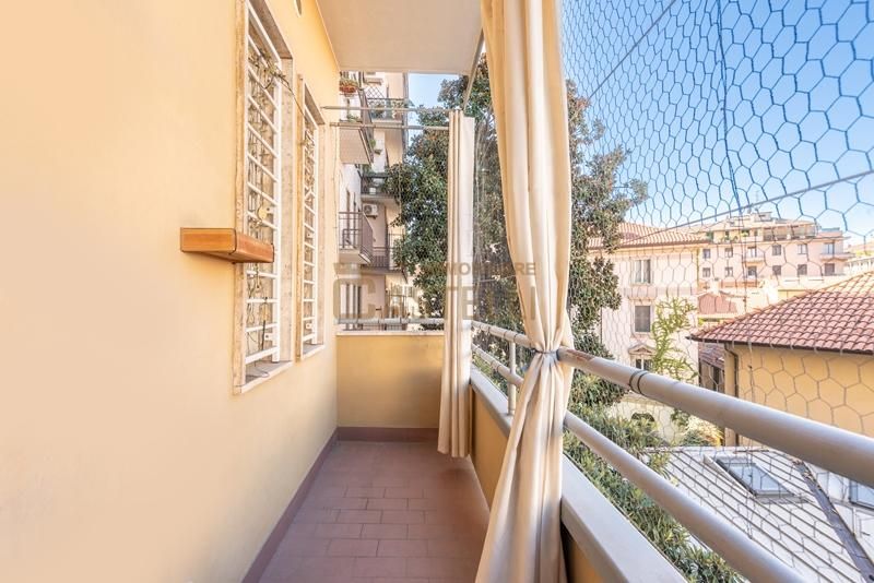 5 locali - Viale Caldara