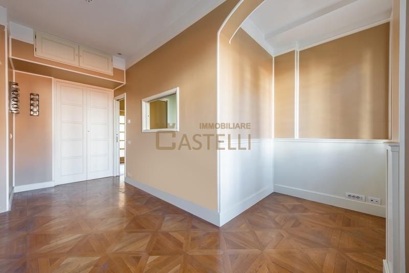 5 locali - Viale Caldara