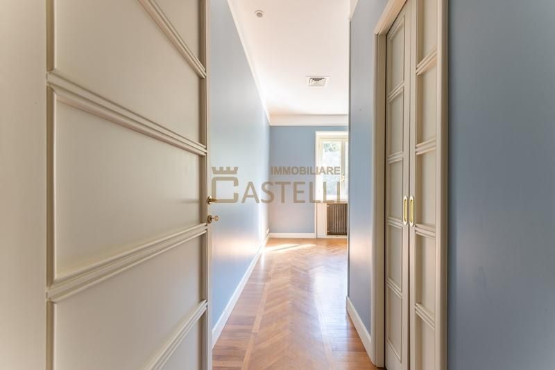 5 locali - Viale Caldara