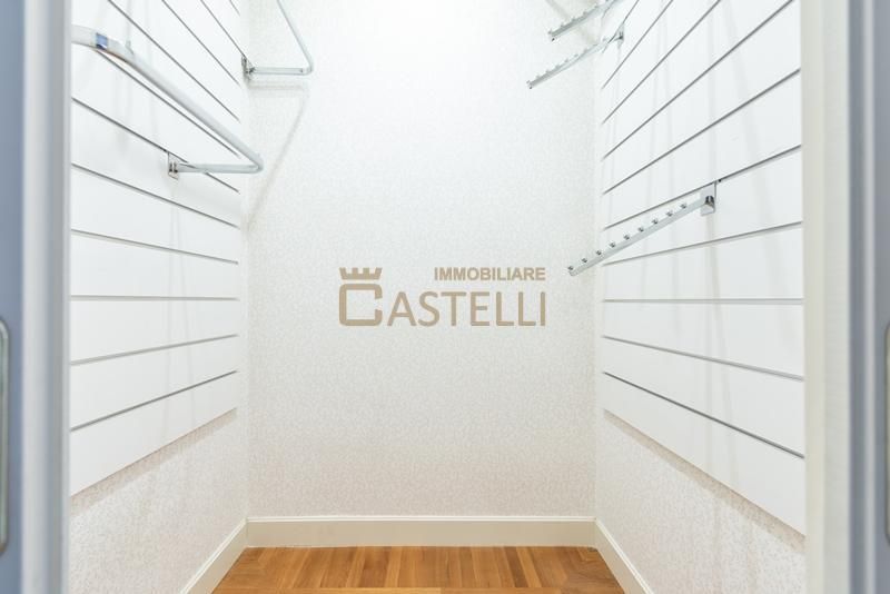 5 locali - Viale Caldara