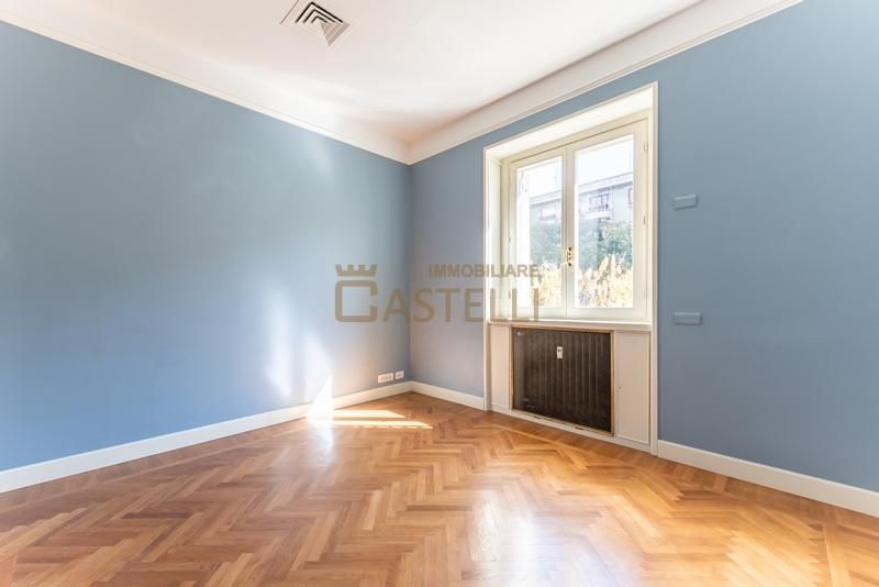 5 locali - Viale Caldara