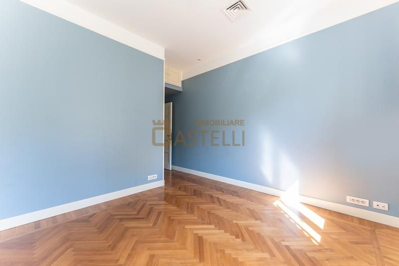 5 locali - Viale Caldara