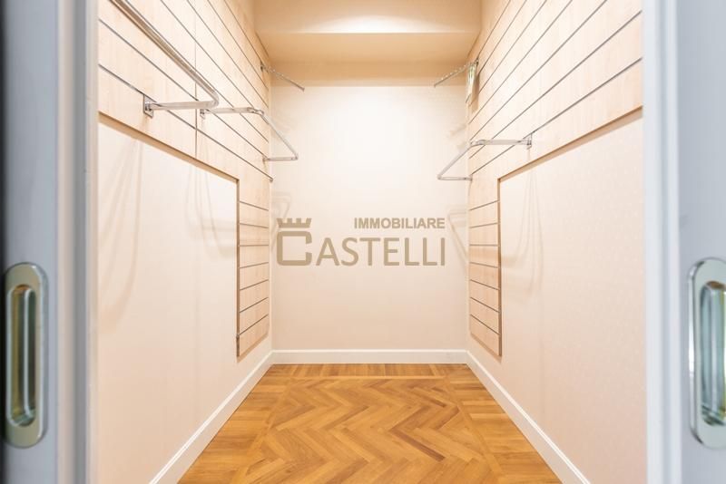 5 locali - Viale Caldara
