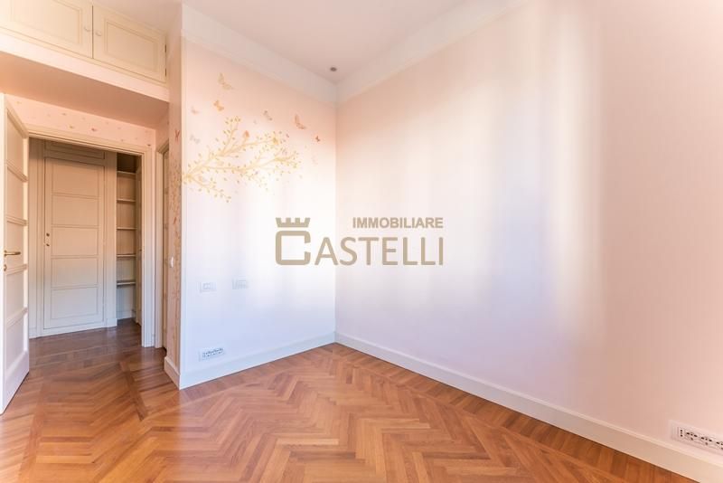 5 locali - Viale Caldara
