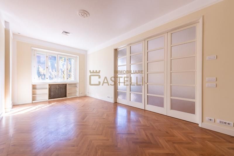 5 locali - Viale Caldara