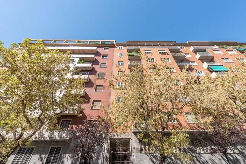 5 locali - Viale Caldara
