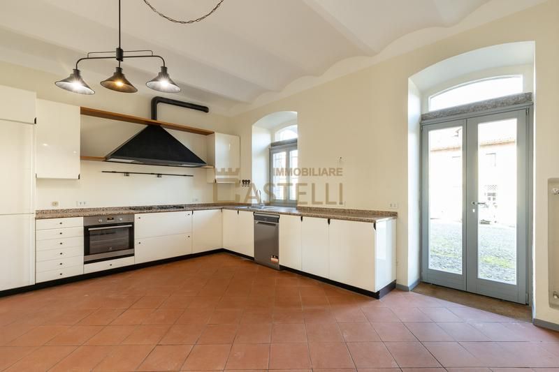 Plurilocale - via Grandi