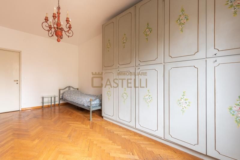 5 locali - Via Ferrante Aporti