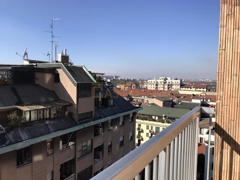 2 LOCALI - VIA DOMENICHINO 