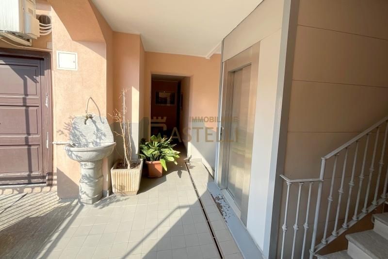 2 Locali - Via Panfilo Castaldi