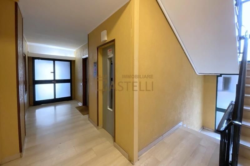 3 locali - Via Imperia
