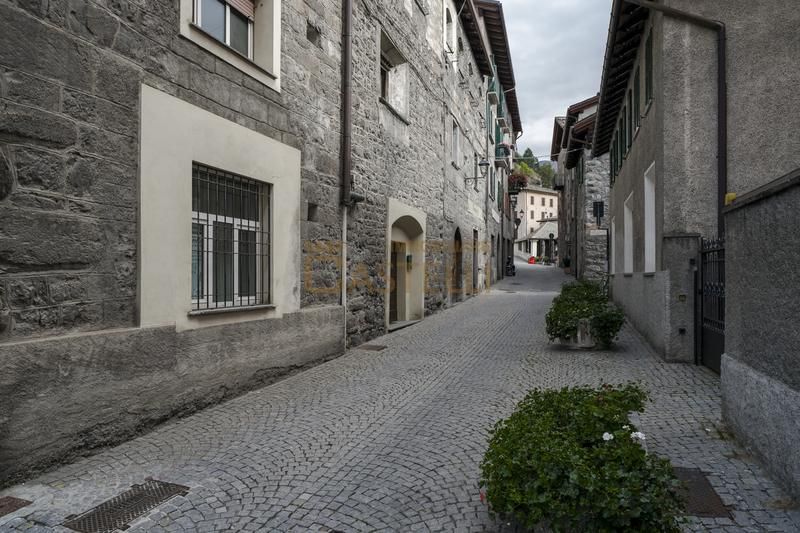 4 Locali - Via de Simoni