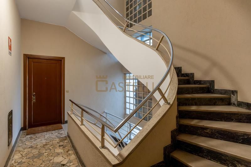 2 Locali - via Quadronno 