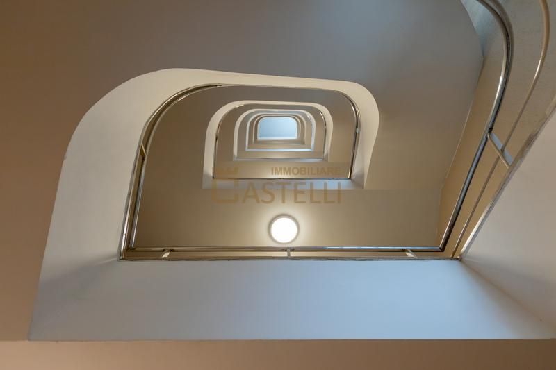 2 Locali - via Quadronno 