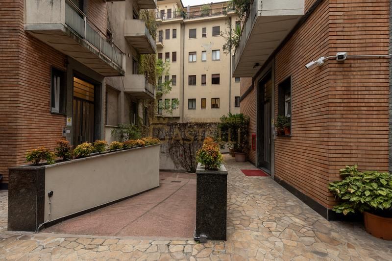 2 Locali - via Quadronno 