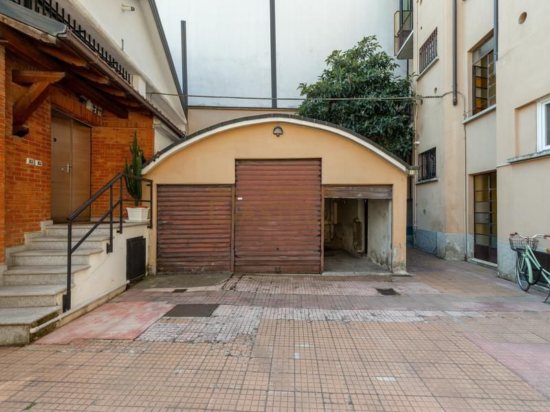 4 Locali - Via Maestri Campionesi