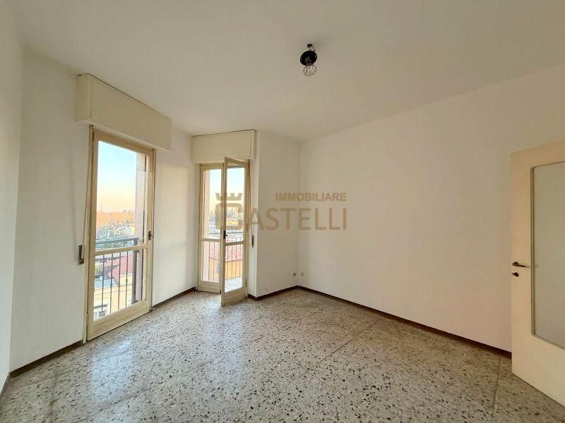 2 locali - Via G. Garibaldi