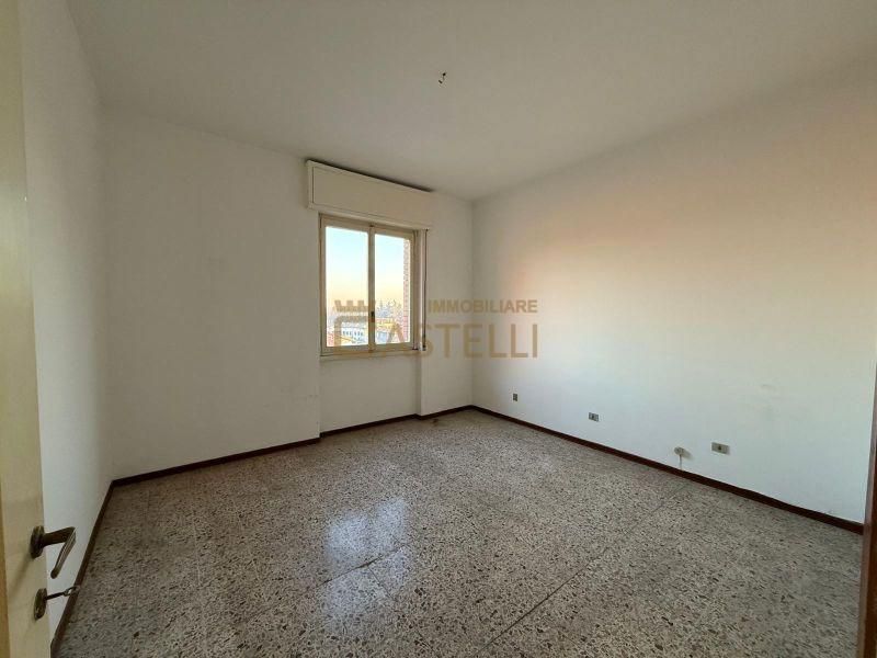 2 locali - Via G. Garibaldi
