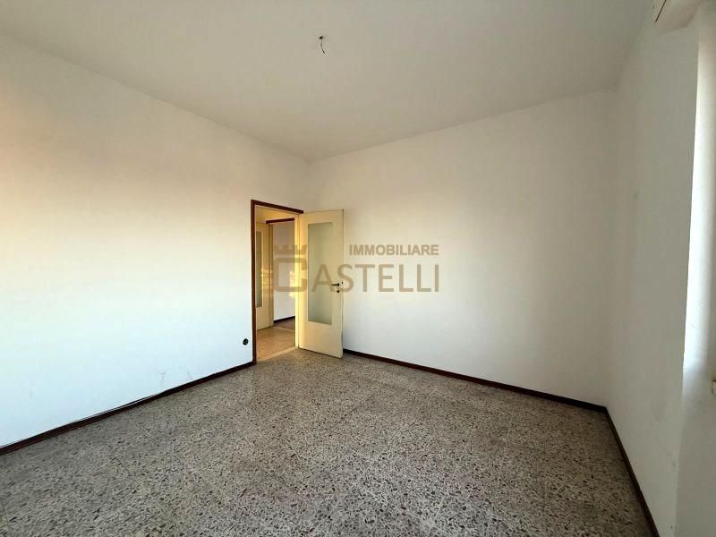 2 locali - Via G. Garibaldi
