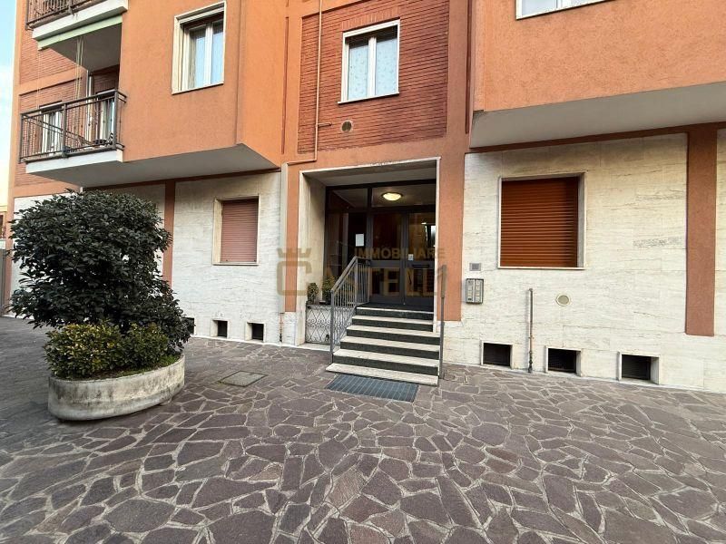 2 locali - Via G. Garibaldi