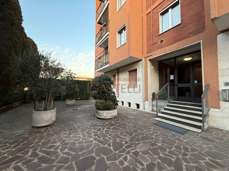 2 locali - Via G. Garibaldi