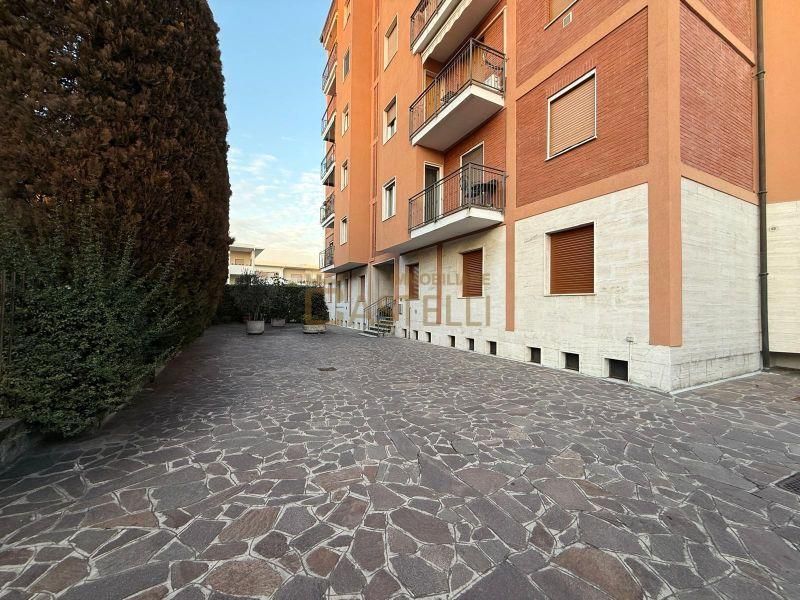 2 locali - Via G. Garibaldi