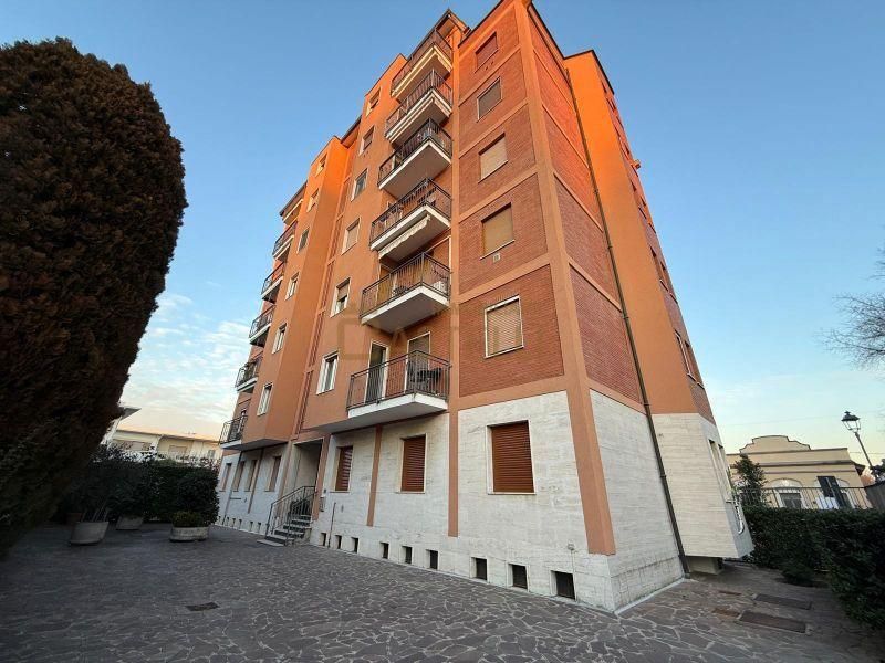 2 locali - Via G. Garibaldi