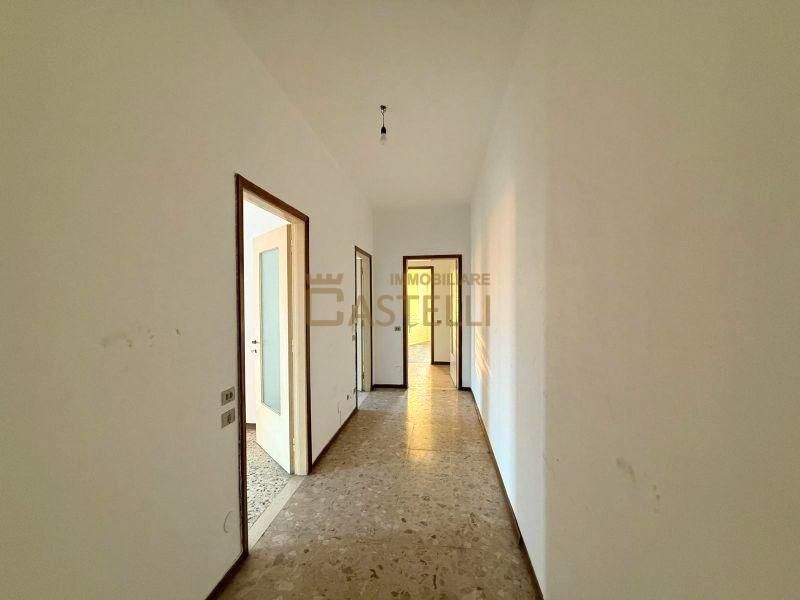 2 locali - Via G. Garibaldi