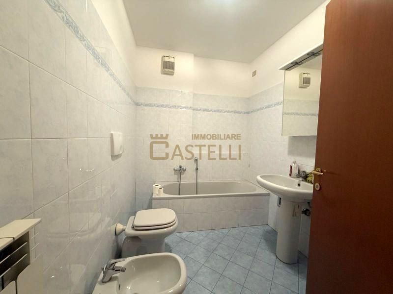 3 Locali - Via Carlo Farini