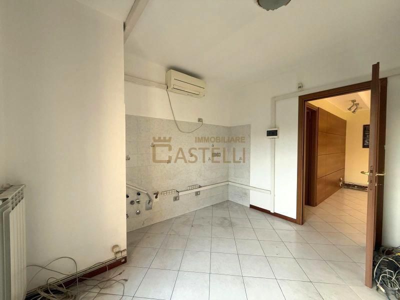 3 Locali - Via Carlo Farini