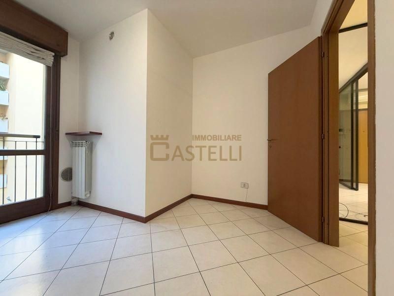 3 Locali - Via Carlo Farini 