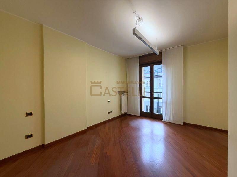 3 Locali - Via Carlo Farini 