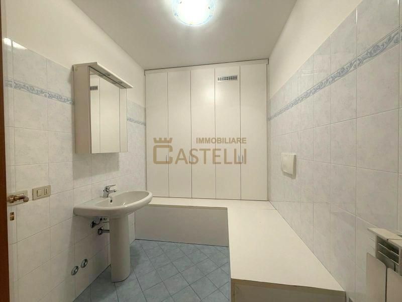 3 Locali - Via Carlo Farini 