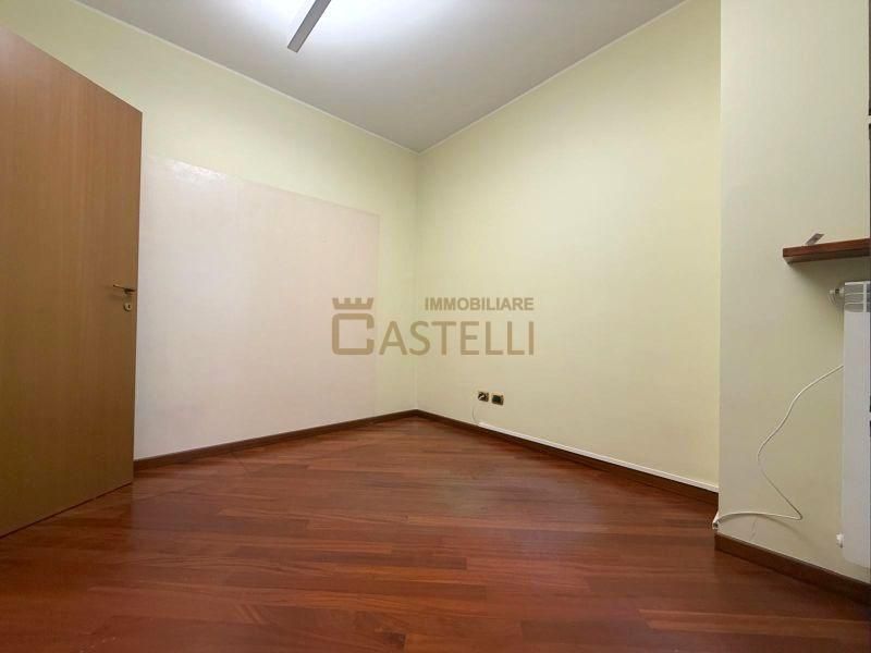 3 Locali - Via Carlo Farini 