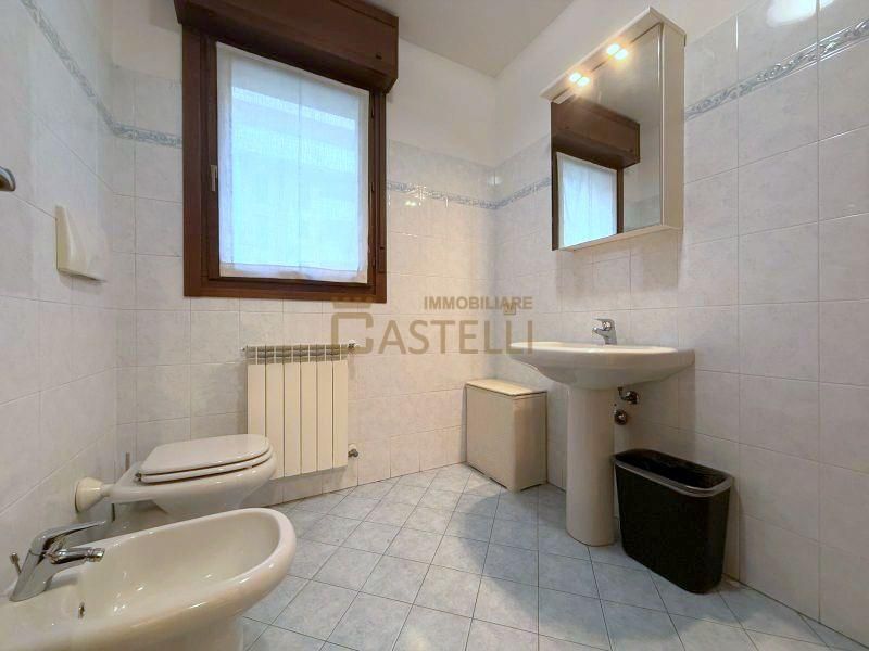 3 Locali - Via Carlo Farini 